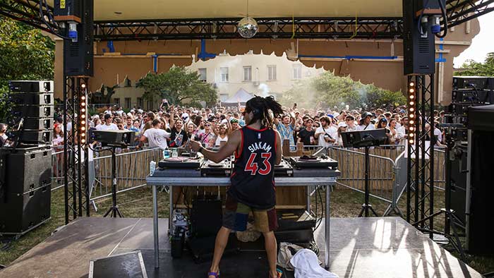 nos puissantes amities2